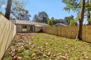Property grounds - LUXURY RENOVATED TOWNHOUSE CLOSE I-10 (Tallahassee)