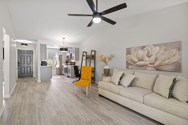 TV - LUXURY RENOVATED TOWNHOUSE CLOSE I-10 (Tallahassee)