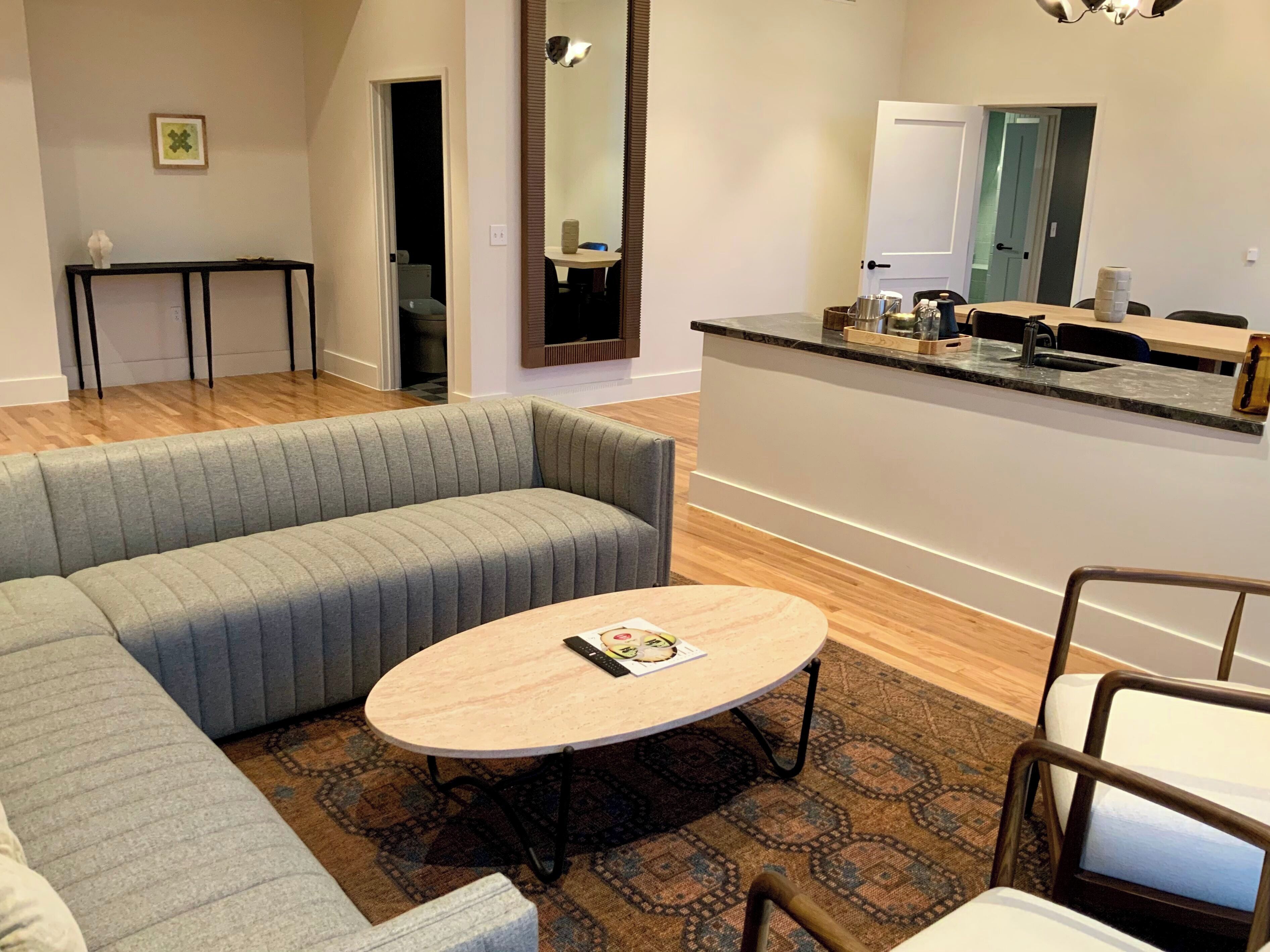 Suite (Magnolia Treetop) | Living area