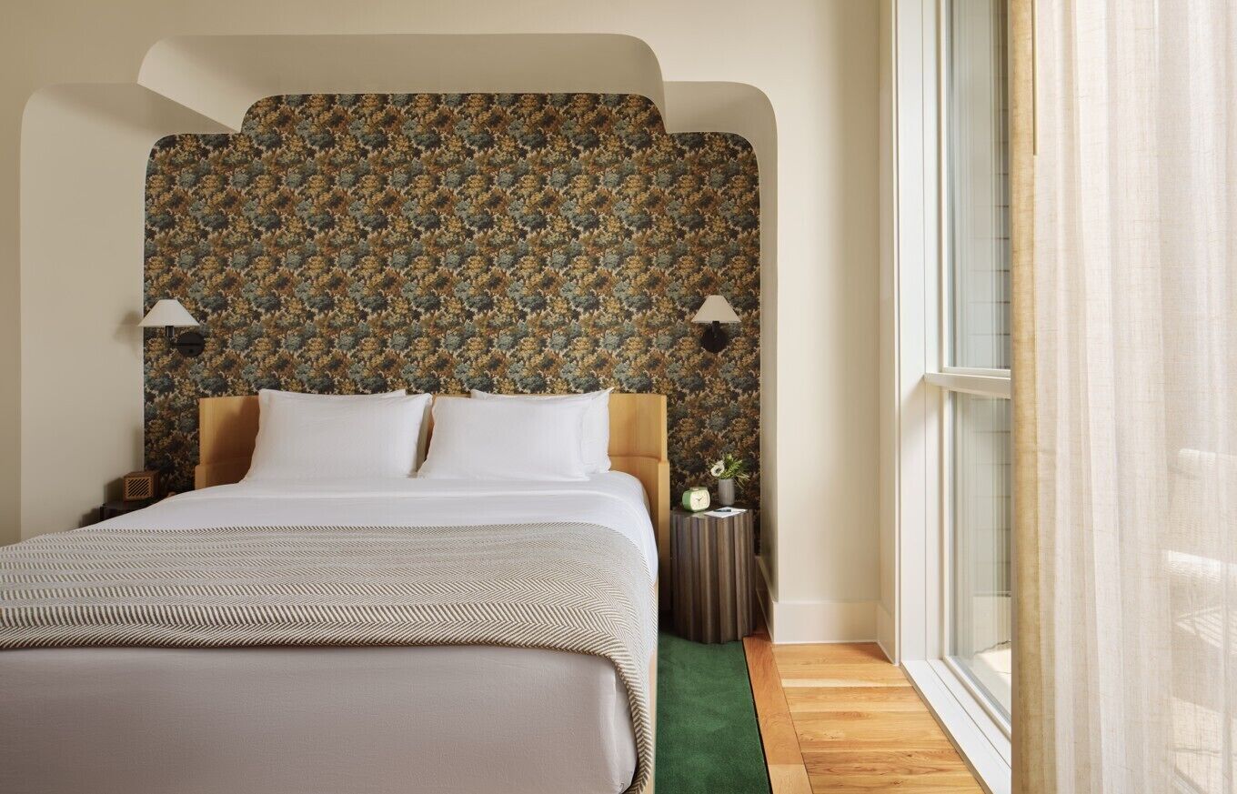 Standard Room, 1 King Bed (Neighborhood View) | In-room safe, blackout curtains, soundproofing, iron/ironing board