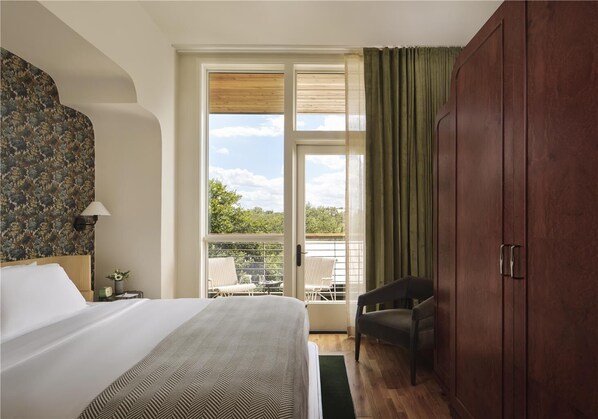 Caja de seguridad en la habitación, cortinas blackout y insonorización