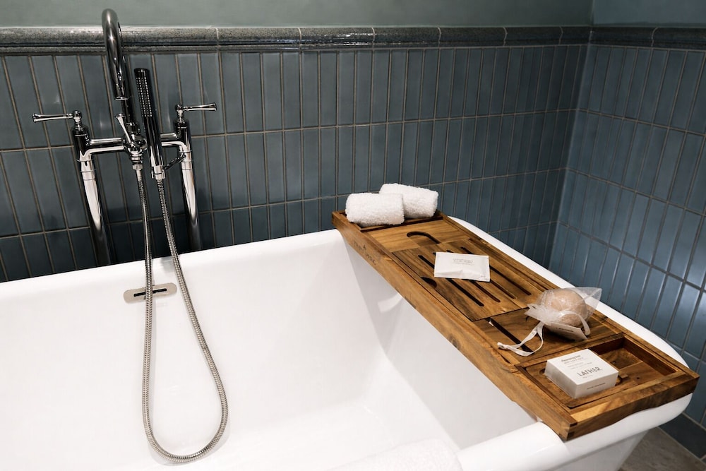 The Inn at Green Pastures by null