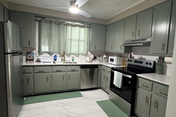 Mikrowelle, Ofen, Herdplatte, Geschirrspüler