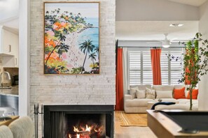 Télévision, cheminée