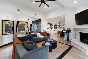 TV, fireplace - White Lotus | Pool+ Hot Tub +Mini Golf +Sleeps 16+ (San Antonio)