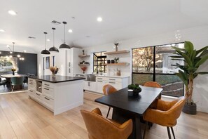 Dining - White Lotus | Pool+ Hot Tub +Mini Golf +Sleeps 16+ (San Antonio)