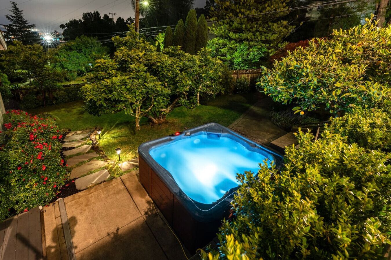 Tina de hidromasaje al aire libre