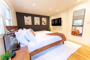 4 bedrooms, desk, travel cot, WiFi