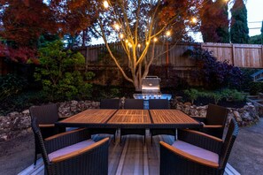 Outdoor dining - Mill Valley Compound | Bay View, Hot Tub Treehouse (Mill Valley)