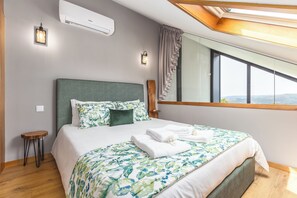 Blackout curtains, soundproofing, iron/ironing board, free WiFi
