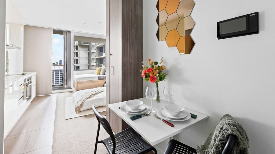 Cozy Studio Near Southern Cross With City Views