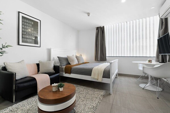 Apartment (0 Bedroom) | Front of property