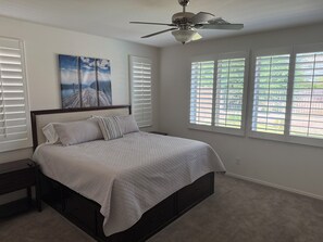 3 عدّة غرف نوم ومكواة/لوح كي وواي فاي وملاءات أسرّة