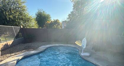 Your Island in the Desert - Beautiful 3 Bed house w/pool near sports and shops