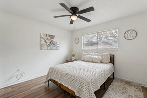 3 bedrooms, iron/ironing board, Internet, bed sheets