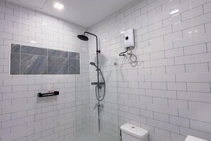 Bathroom - Near Three Town 4Beds 5Baths South Pattaya villa (Pattaya)