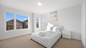 4 bedrooms, iron/ironing board, free WiFi, bed sheets