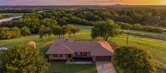 Perfect for a group getaway to see the Motor Race!