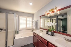 Hair dryer, towels, soap, shampoo - Welcome to Villa Tempo - Pool, Spa, Game Room, BBQ, Fast Wifi, Sleeps 12+ (Coachella)