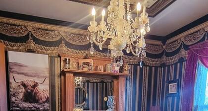 Park the car & walk to everything!  Minutes from great experiences uptown!