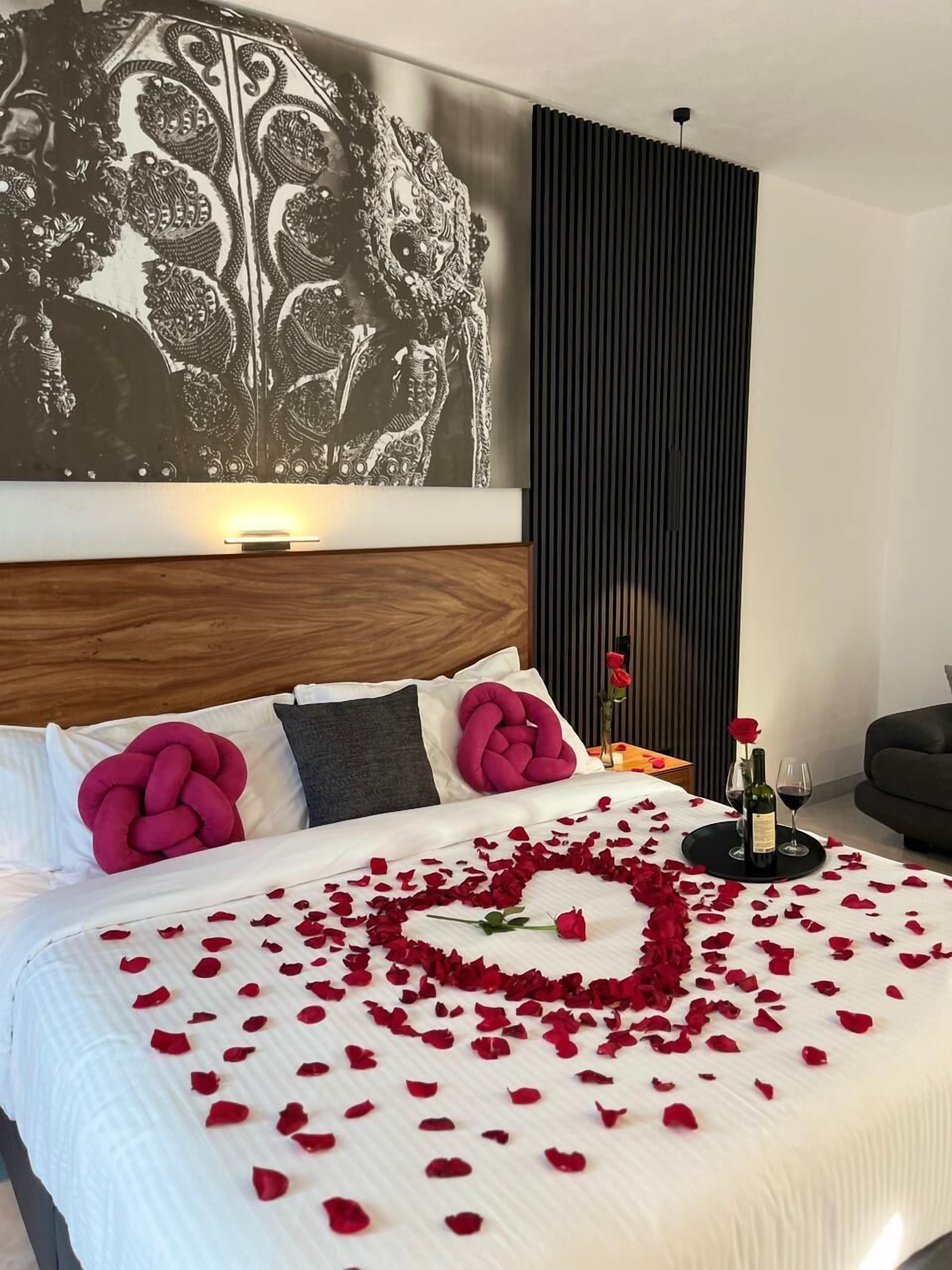 Classic Room, Pool View | In-room safe, laptop workspace, blackout drapes, free WiFi