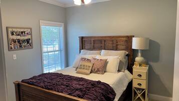 4 bedrooms, iron/ironing board, WiFi, bed sheets