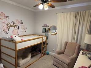 4 bedrooms, iron/ironing board, WiFi, bed sheets
