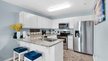 Condo, 1 King Bed with Sofa bed (Gulf Island 232 - Sunset Suite) | Private kitchen | Oven, toaster