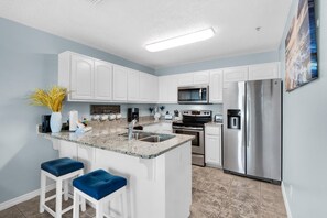 Apartamento, 1 cama de matrimonio grande con sofá cama (Gulf Island 232 - Sunset Suite) | Cocina privada