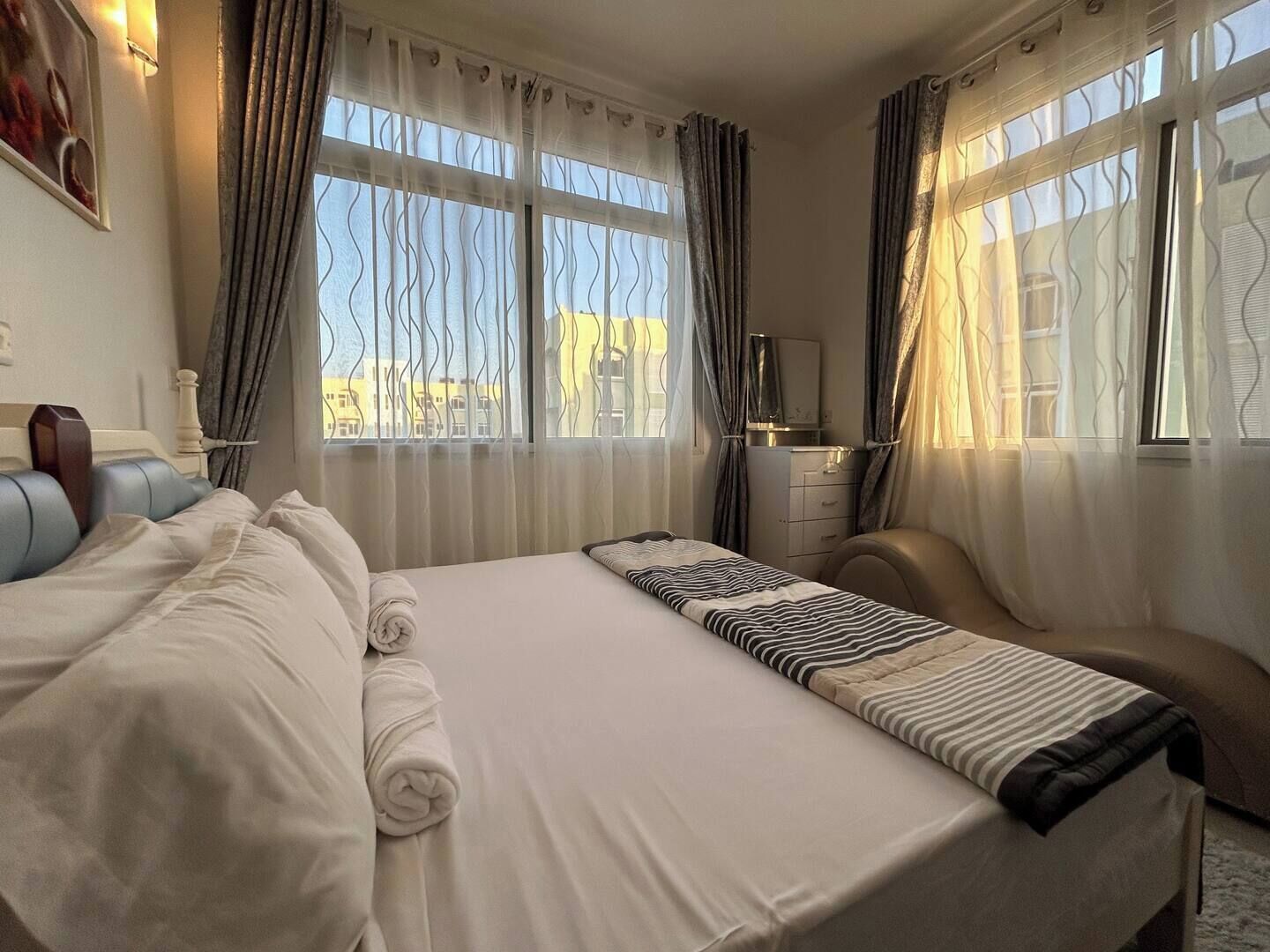 2 chambres, fer et planche à repasser, Wi-Fi, draps fournis