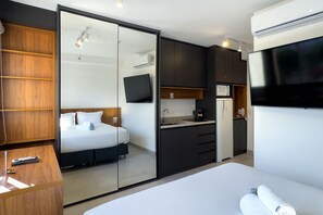 Iron/ironing board, internet, bed sheets - Studio in Brooklin near US Consulate (São Paulo)