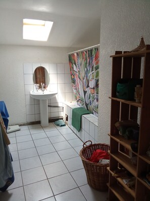 Toallas, jabón, papel de baño