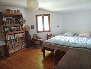 4 bedrooms, bed sheets