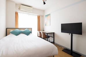 Unclassified image, 4 of 17, button - Sharman Yayoi (Tokyo)