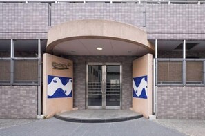 Exterior detail - Sharman Yayoi (Tokyo)