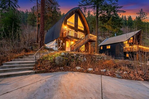 Icicle Creek Cozy Cabin