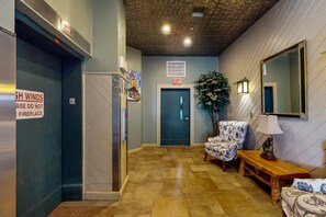 Interior - Beautiful furnished mountaintop condo w/shared pools, hot tub, & a sauna (Sugar Mountain)