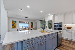 Private kitchen - Tranquil Melrose Lake House - Private & Spacious (Melrose)