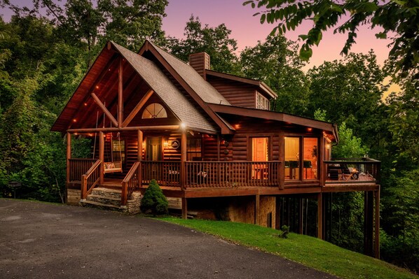 Exterior - Updated Log Cabin 3 mi from Gatlinburg, 2 Kings, View, Fire Table, Game Lounge (Gatlinburg)