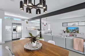 Dining - Modern West PS - Welcome to Paradise! (Palm Springs)