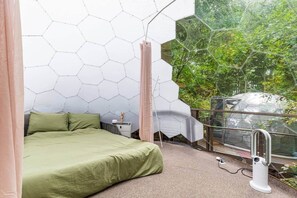 1 غرفة نوم وخزنة داخل الغرفة ومكواة/لوح كي وواي فاي