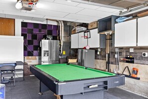 Interior - Opal Dome · Spacious Stay w/ AC, Hot Tub & Sauna (Eastmont)