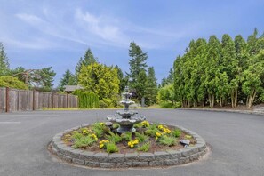 المنطقة المحيطة بالمنشأة