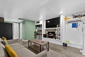 Tv, pejs, bordtennisbord