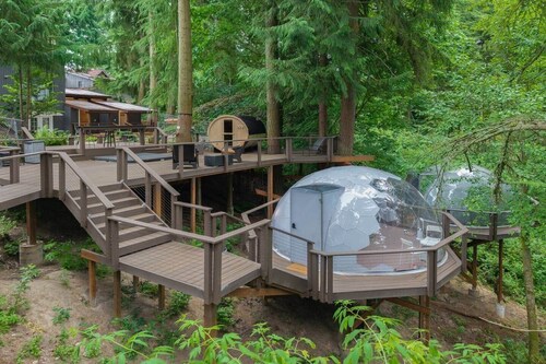 12-Guest·Luxe Glamping Stay w/Hot Tub, Sauna & BBQ