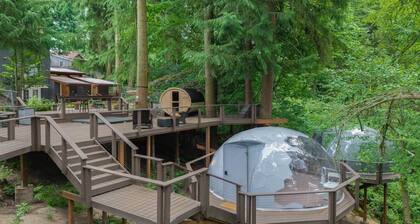 12-Guest·Luxe Glamping Stay w/Hot Tub, Sauna & BBQ