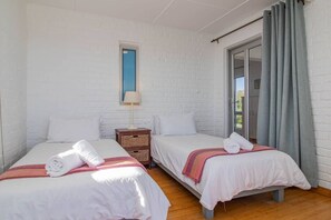 4 habitaciones, escritorio, tabla de planchar con plancha y wifi gratis 