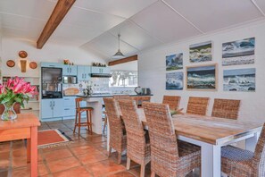 Dining - Elaine's | Onrus | Ocean View | Pet friendly (Onrusrivier)