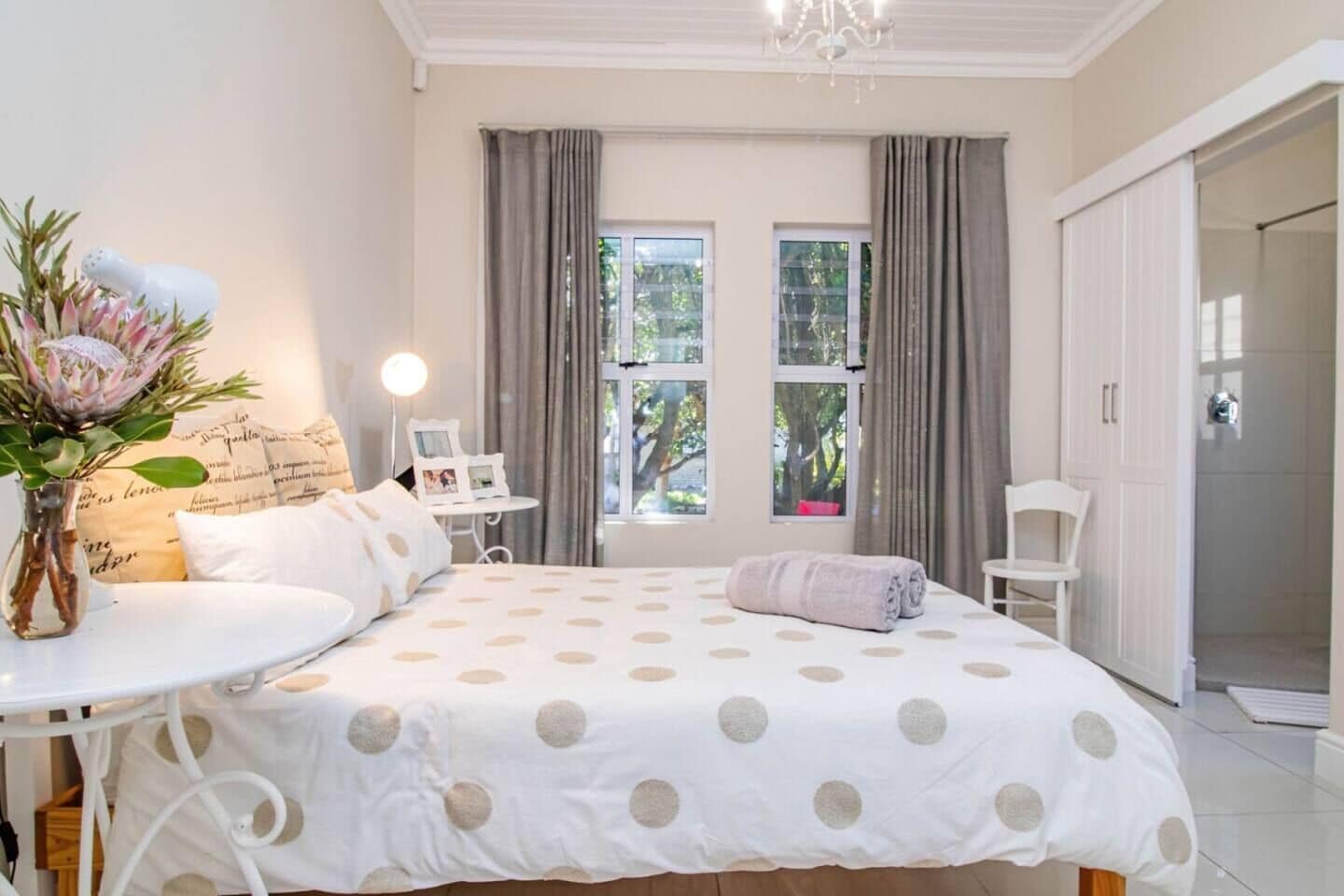 5 bedrooms, desk, iron/ironing board, free WiFi
