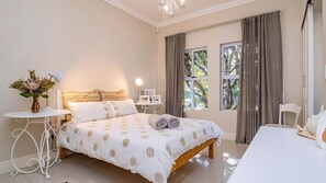 5 chambres, bureau, fer et planche à repasser, Wi-Fi gratuit
